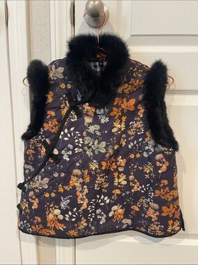 Floral Quilted Faux Fur Trim Vest - Black with Orange & Cream Flowers SZ M